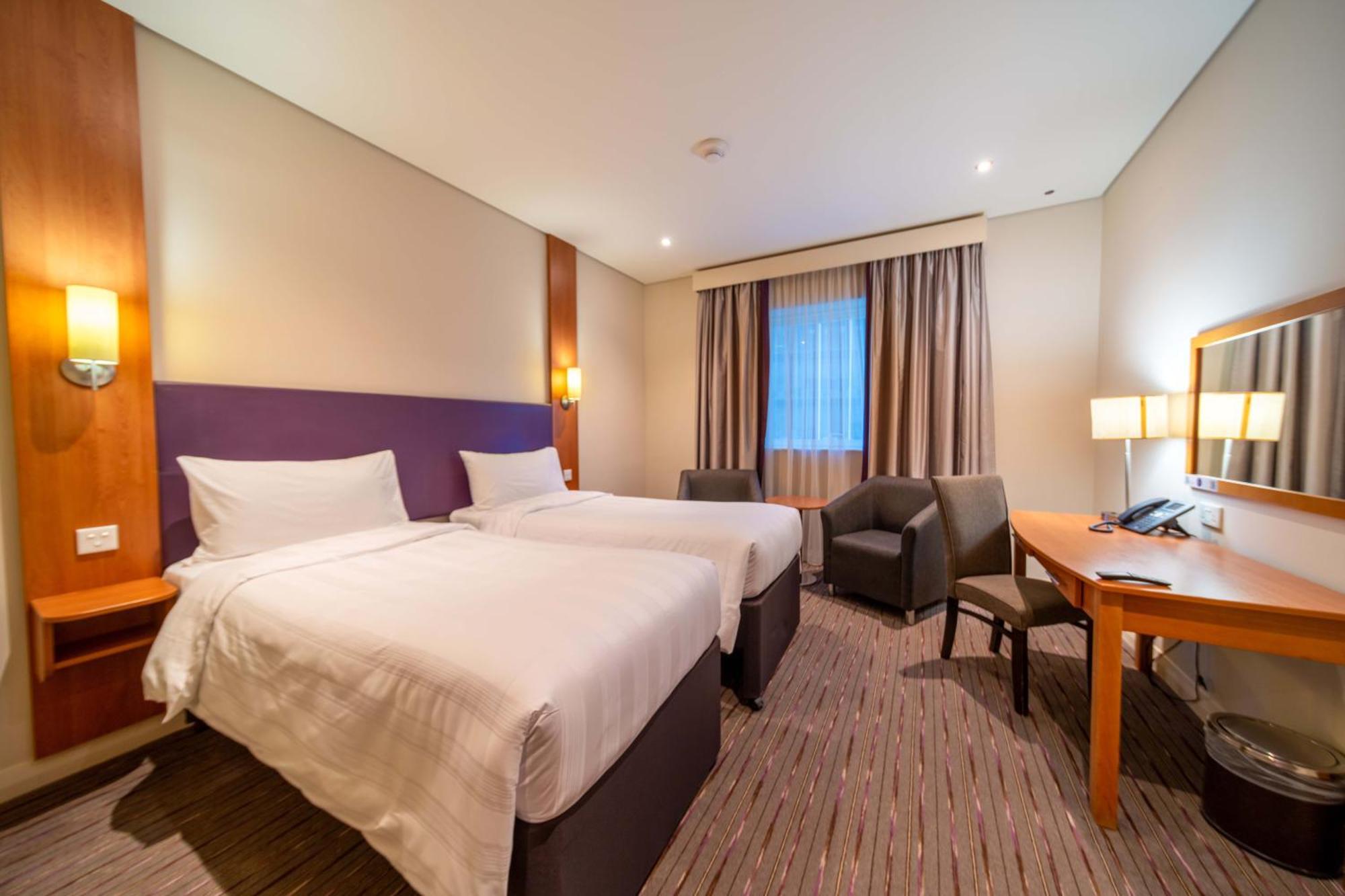 Premier Inn Abu Dhabi Capital Centre Exterior foto